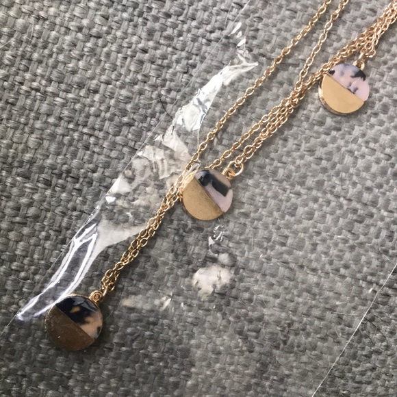 ‼️5/$15‼️ Layered Pendant Necklace - Picture 4 of 4